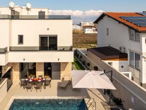 Twin Villas Royal Sabunike