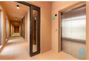 Granaria Apartment - Heart of Motlawa Promenade at Old Town Gdansk