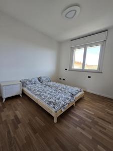 Alice in Wonderland - train to Rho Fiera and Milan