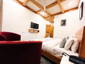 Blisbook Dwaper Hotel Near Library Mall Road