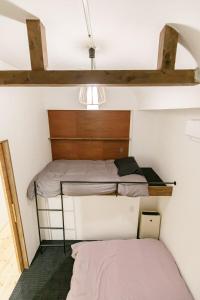 Parking for 2 cars-Osaka Castle & Kyoto good access and modern old house for rent