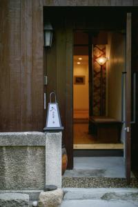 Parking for 2 cars-Osaka Castle & Kyoto good access and modern old house for rent