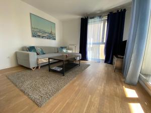 Lumière Parisienne Spacious 2BR Apartment with Terrace Free Parking Near Metro Line 13