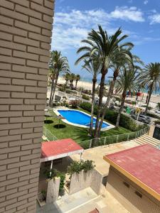 Apartamento con vistas al mar con piscina y parking en primera línea en Playa de San Juan, Alicante
