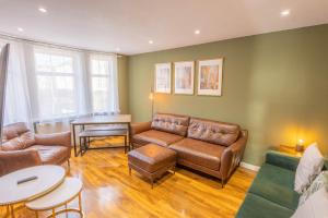 Lovely Paisley Home with Parking - Pass the Keys