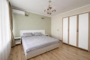 Cozy City Center Apartment - Walk to Everything