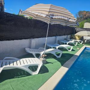 Donde JAVI Chalet con piscina 50 minutos madrid en escalona