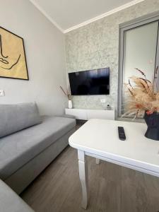 Dionis House