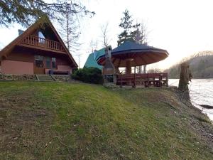 Domki "Nad Rzeką Solinką" Tomasz Pasławski