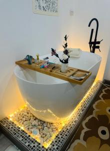 The most prosperous seaside seaview apartment in Jomtien(Tub, high speed Wi-Fi, Projector)