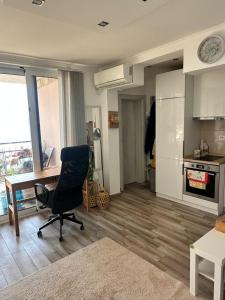 Lovely home with Panaromic Sea View, Free Parking