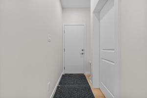 Bright 1BR Basement Suite Near U of A