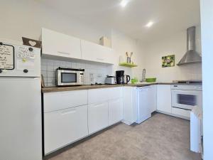 Appartement 3 pièces tout confort avec loggia fermée et équipements modernes, proche des Thermes - FR-1-553-208