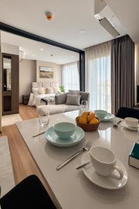 1BD with Rooftop Pool - 8 Min MRT Free Shuttle