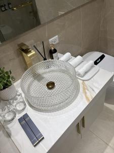 Uptown BGC Stay Across Grand Hyatt with FREE Parking