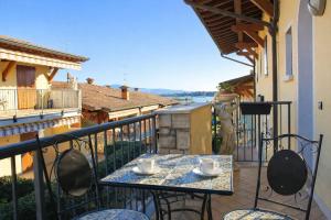Lake Garda Apartment with Private Terrace, Pool & Parking I 3 Guests