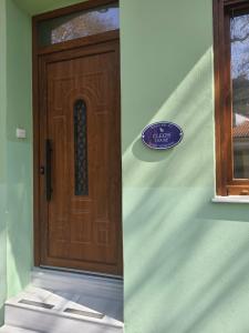 Cleos House