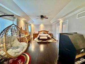 Spacious 4BR Home with Private Yard & Fast WiFi