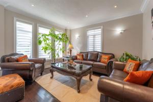 Spacious 4BR Home with Private Yard & Fast WiFi