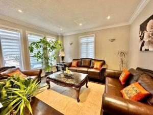 Spacious 4BR Home with Private Yard & Fast WiFi
