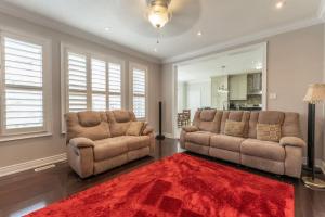 Spacious 4BR Home with Private Yard & Fast WiFi