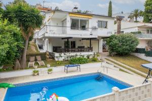 Oasis Salou Pool Beach and Bbq