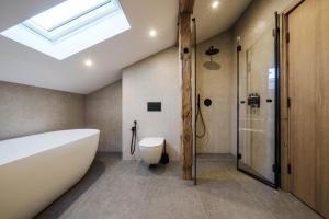 Chalet Charm - Private Mountain Retreat with Sauna, Jacuzzi & Kids Playroom