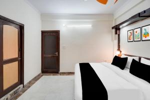 HOTEL O 4 SQUARE A LUXURY ROOMS NEAR RDC MAIN MARKET