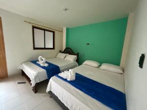 Casa Colores de Guatape a pasos de la Calle de las Sombrillas