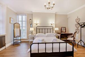 Swan House