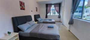 16 Pax Party House 4BR Semi - Double Storey BBQ Ready Ideal for Gathering