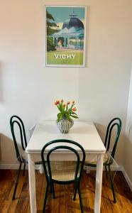 Vichy Cosy T2 plein centre, thermes et parcs