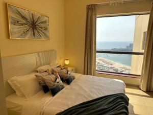 Relaxing Beachfront 2BR Jumeirah Beach Residence Full Sea and Ain Dubai View
