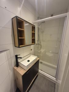 CityNest O5 Midnight Marble Suite