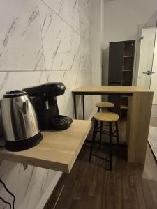 CityNest O5 Midnight Marble Suite