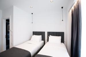 Silver Stone Studio Apartments