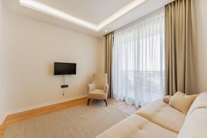 Close to the airport and the beach D7