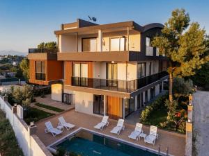 Close to the airport and the beach D7