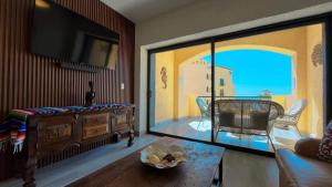 Gorgeous Third-Level Condo Princesa D-308