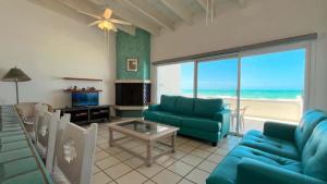 Charming and Cozy Beachfront Condo - Las Olas II 3
