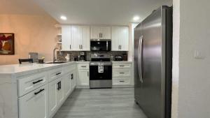 Gorgeous Third-Level Condo Princesa D-308