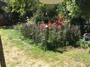 CHAMBRE DANS CABANE EN BOIS avec PISCINE ECOLOGIQUE