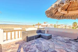 Colorful Oceanview Home with Pool Casa en el Cielo