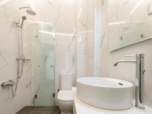 Chic Family Villa with Pool in Syvota