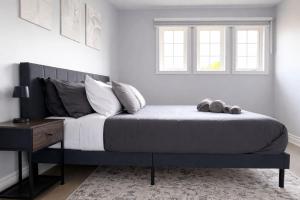 Empires Home - King, Queen, Child Suites with EV Charging