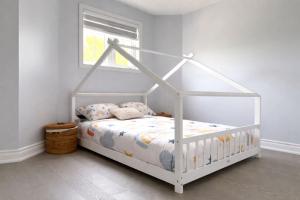 Empires Home - King, Queen, Child Suites with EV Charging