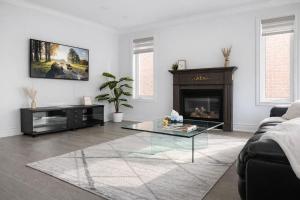 Empires Home - King, Queen, Child Suites with EV Charging