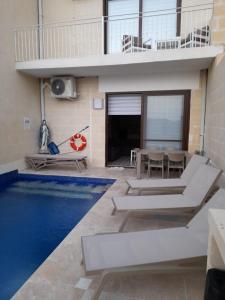 Highlands Rooms Gozo Pool & View