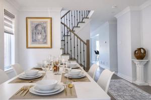 Empires Home - King, Queen, Child Suites with EV Charging