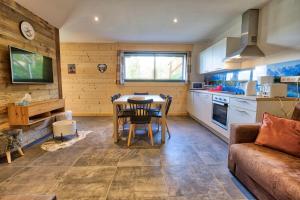 Chalet Le Valentin - Appartement de charme, proche piste et centre village MAE-3304